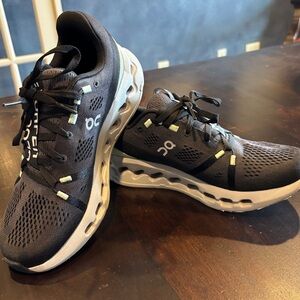 On Men’s Cloudsurfer Size 7